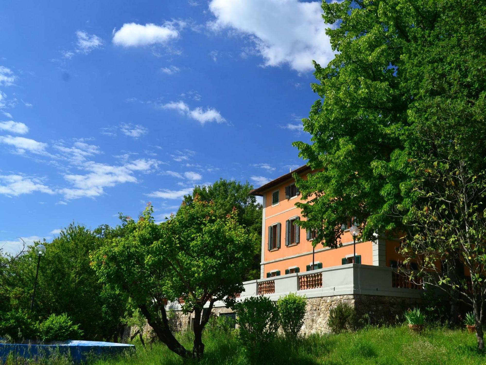 Lovely Holiday Home In Montefiridolfi With Hill View ภายนอก รูปภาพ