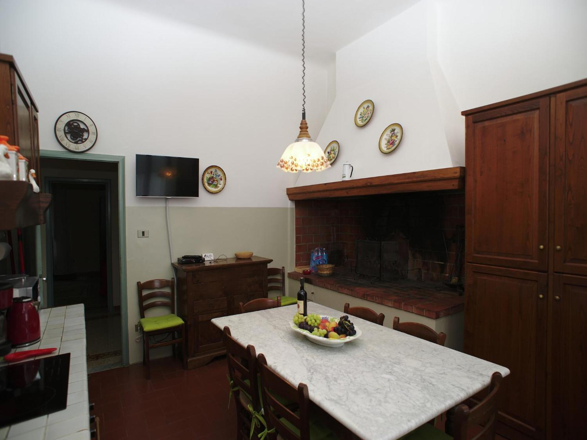 Lovely Holiday Home In Montefiridolfi With Hill View ภายนอก รูปภาพ