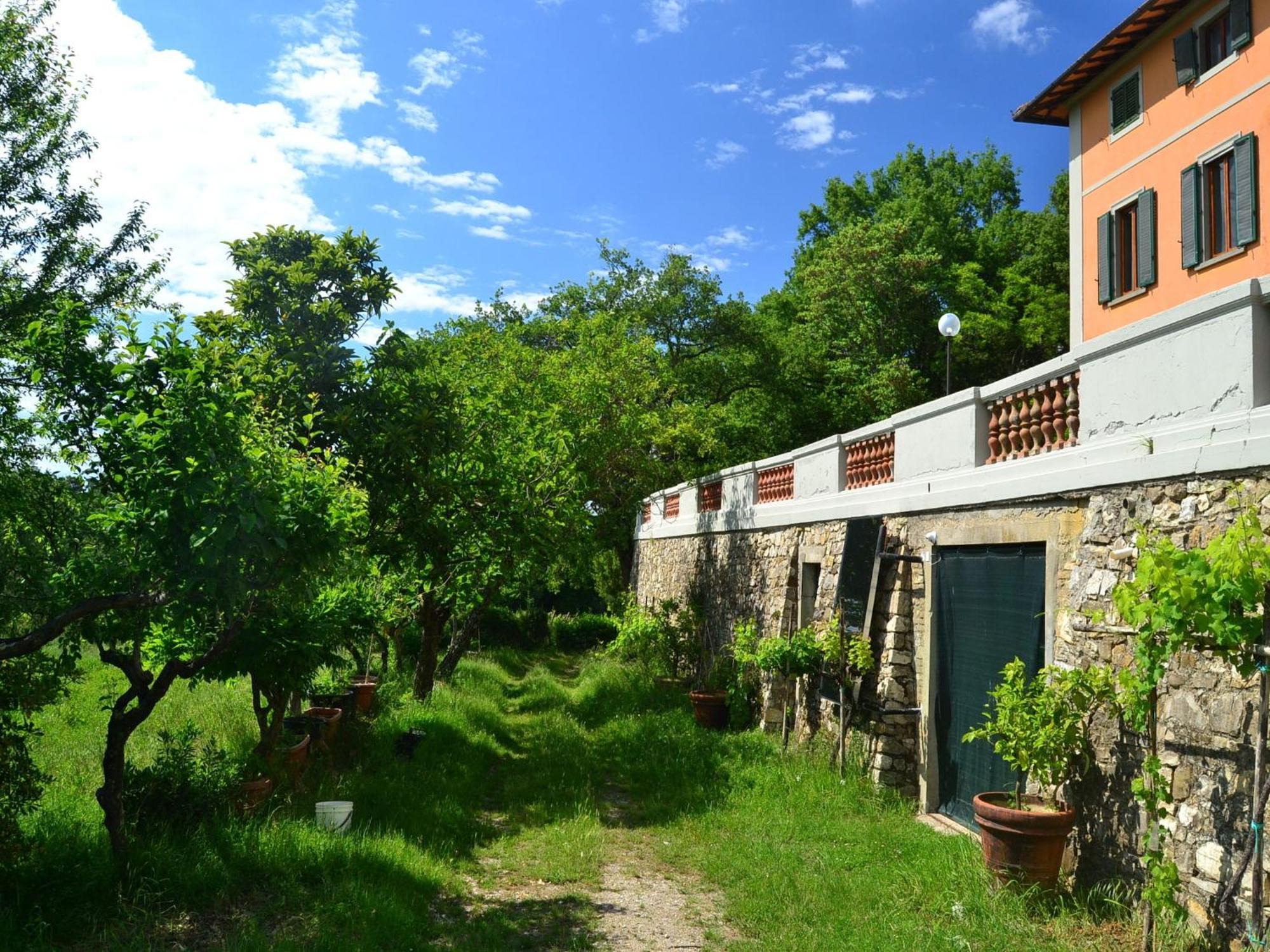 Lovely Holiday Home In Montefiridolfi With Hill View ภายนอก รูปภาพ